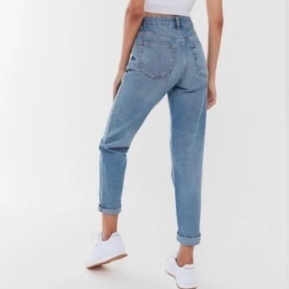 Urban Outfitters BDG High Waisted Mom Jeans Lightly Distressed Medium Wash 28 - Picture 2 of 12
